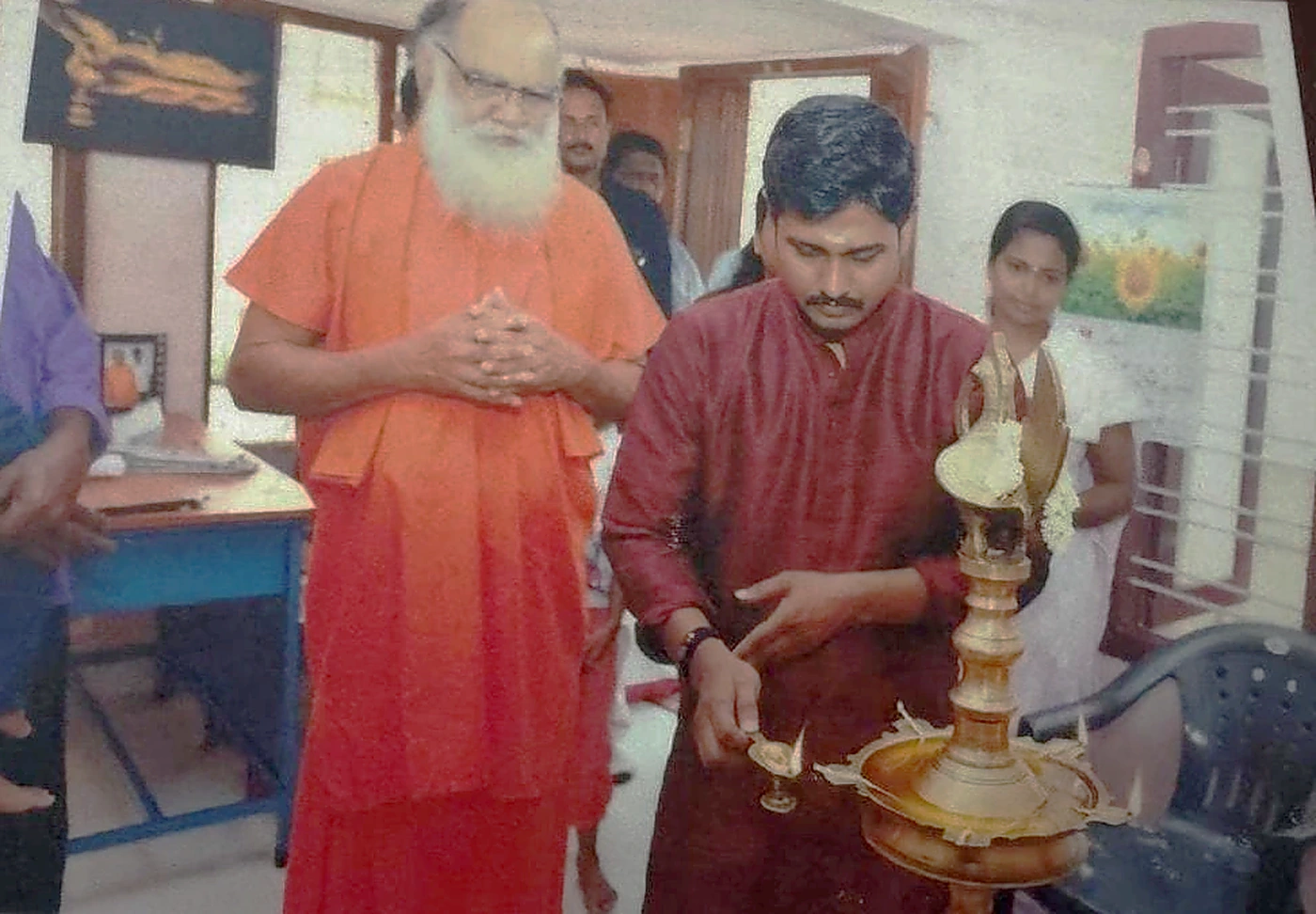 Founder Saji Devarmana lighting the Nilavilakku with Sri Satguru in prayer