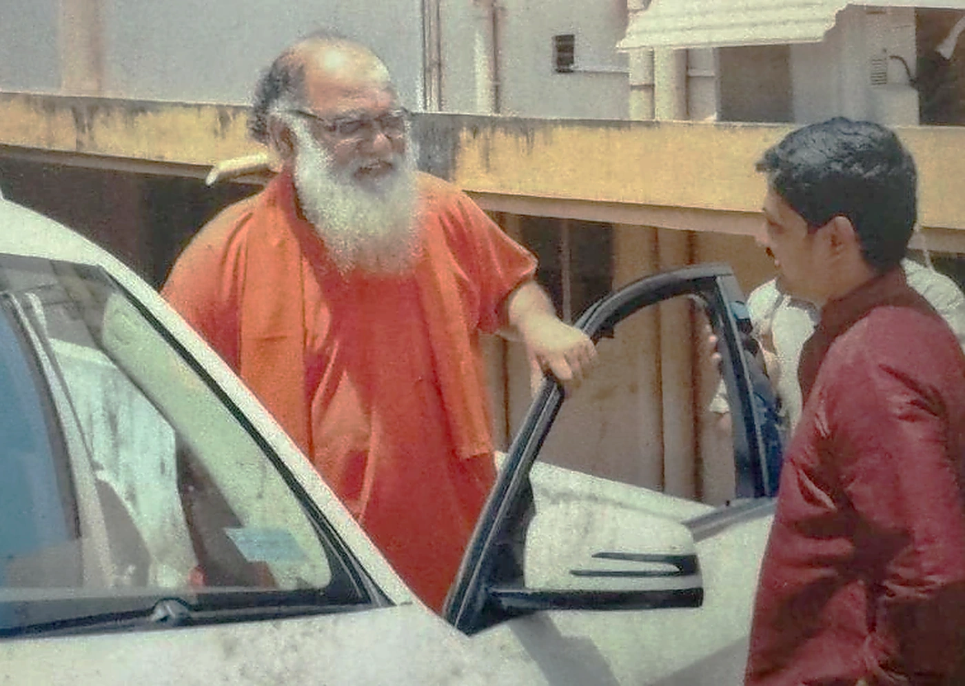 Sri Satguru Hanumandas Swamiji clinic arrival greeted by Saji Devarmana